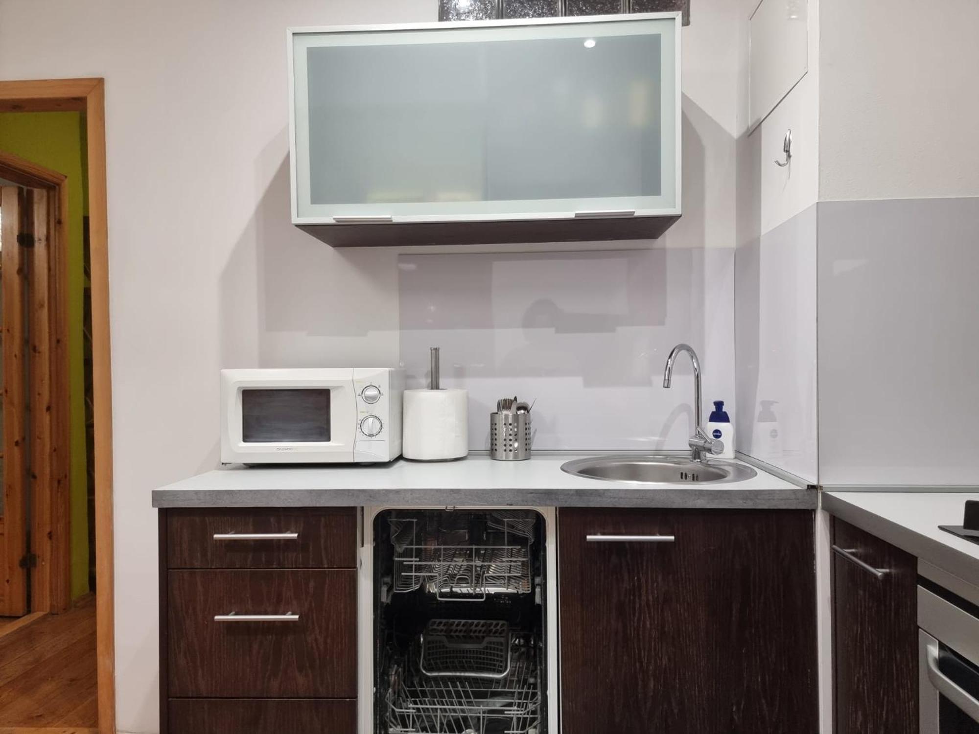Lägenhet 2 Bedroom Next To Hall With Parking Riga