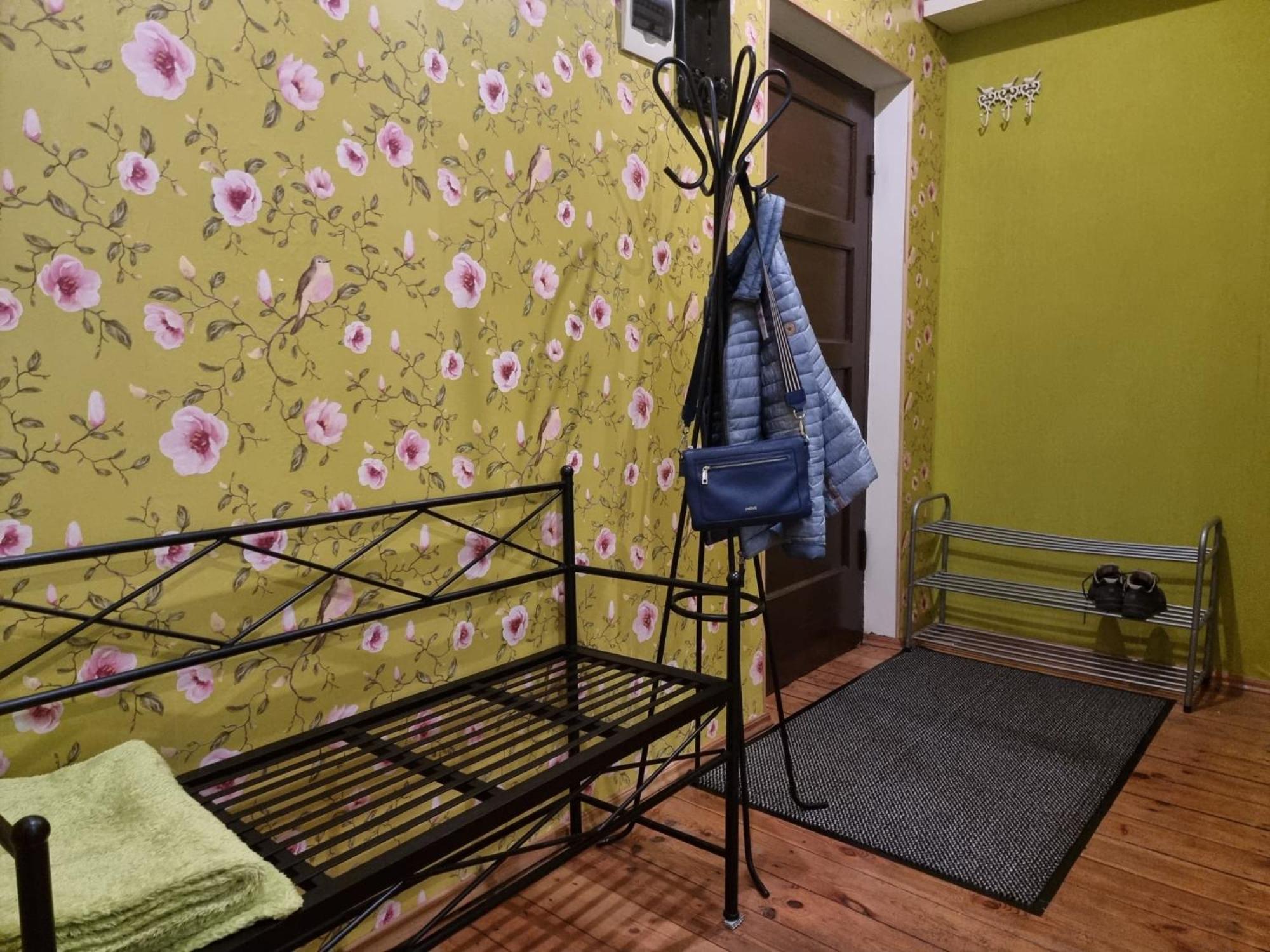 2 Bedroom Next To Hall With Parking Lägenhet *